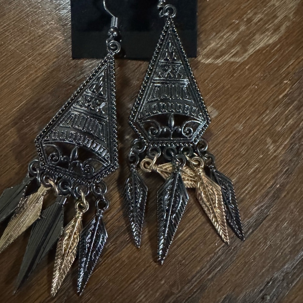 Elegant Black and Gold Dangle Earrings